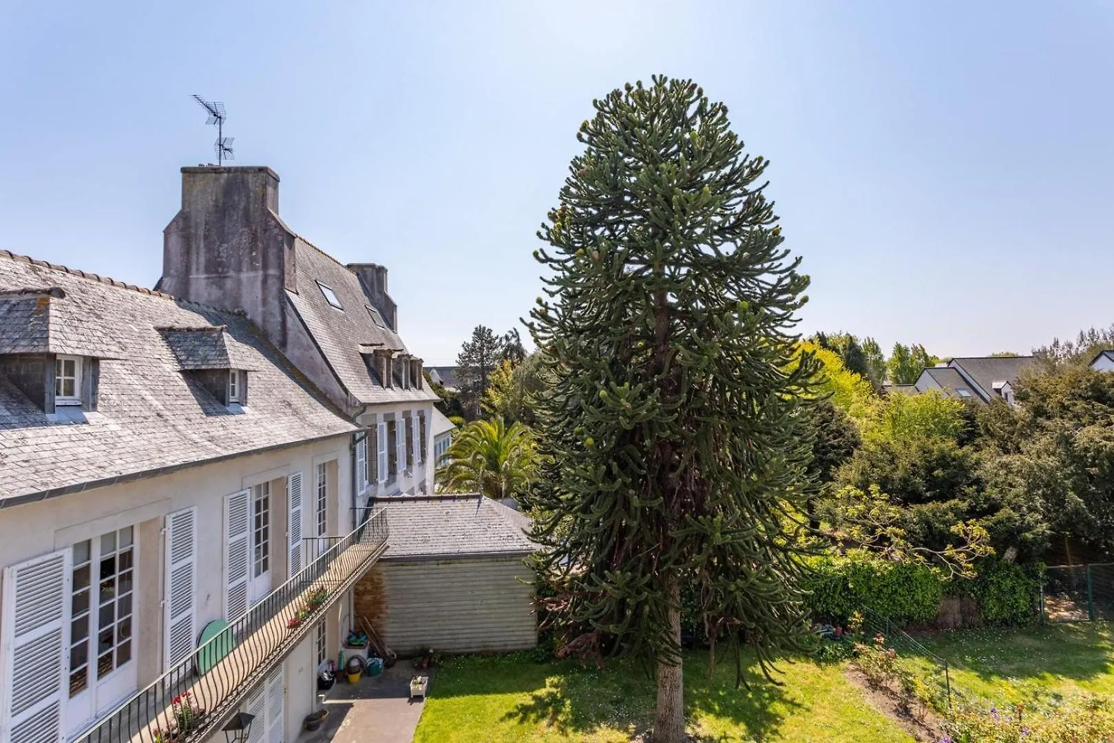 Le Capucin - Petit Duplex Avec Place De Parking contacts